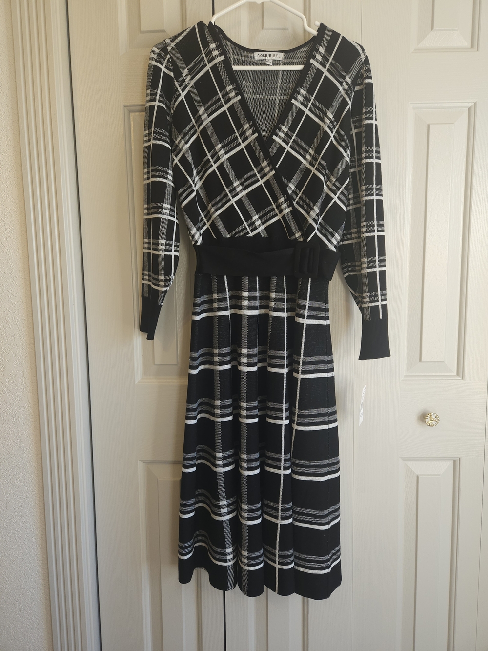 Robbie Bee-Women's Plaid Midi Dress in Black & White